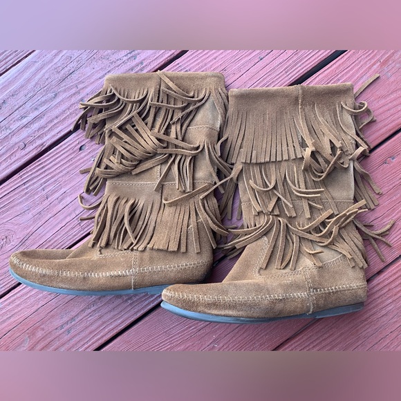 Women’s Minnetonka fringed moccasins - Picture 2 of 9